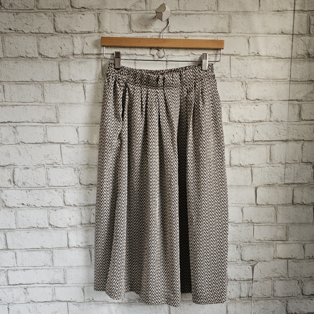 ☆ H&M Retro Pattern Midi Skirt ☆